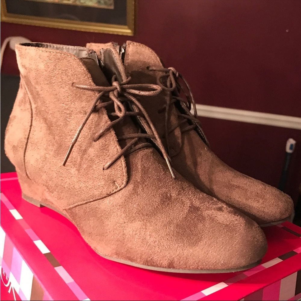 Women's Zip Up Boot Wedge Shoes - Size 9.5